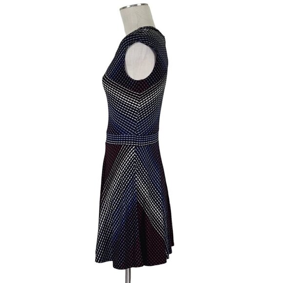 BCBGMaxAzria Jasmyne Skater Dress Size S Cap Sleeve V Neck Stretch Colorful - Picture 4 of 11